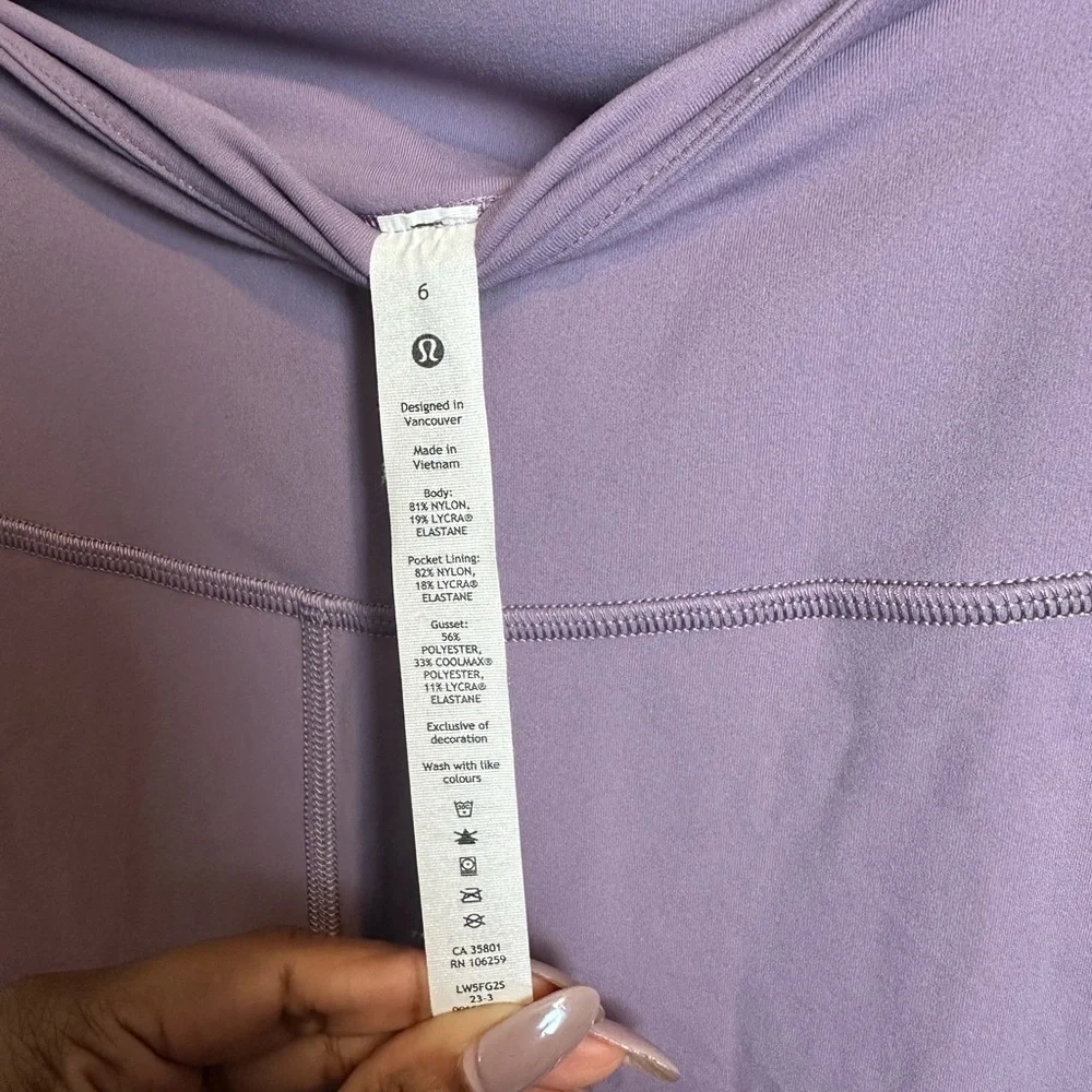 LULULEMON Groove Nulu Super-High-Rise Flared Pant
Regular SIZE 6 square dot - Picture 8 of 10